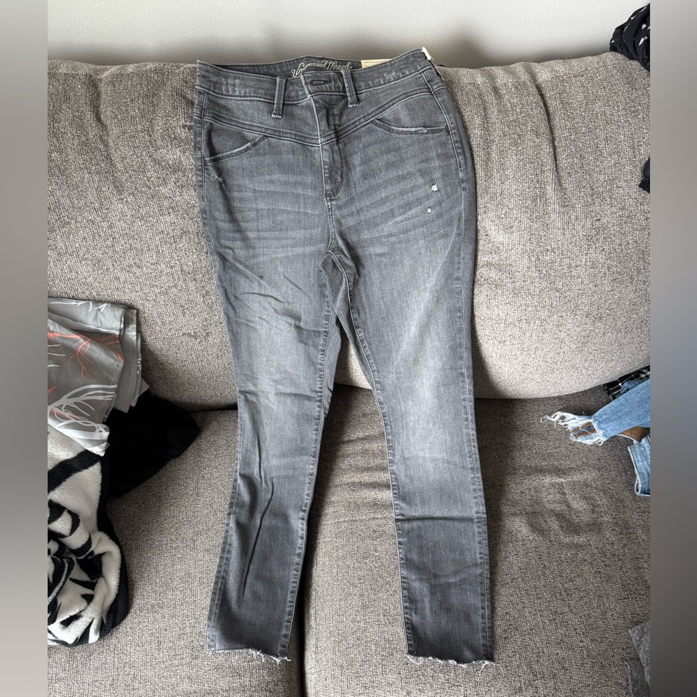 Universal Thread Gray Skinny Jeans with Stretch and Faded Details